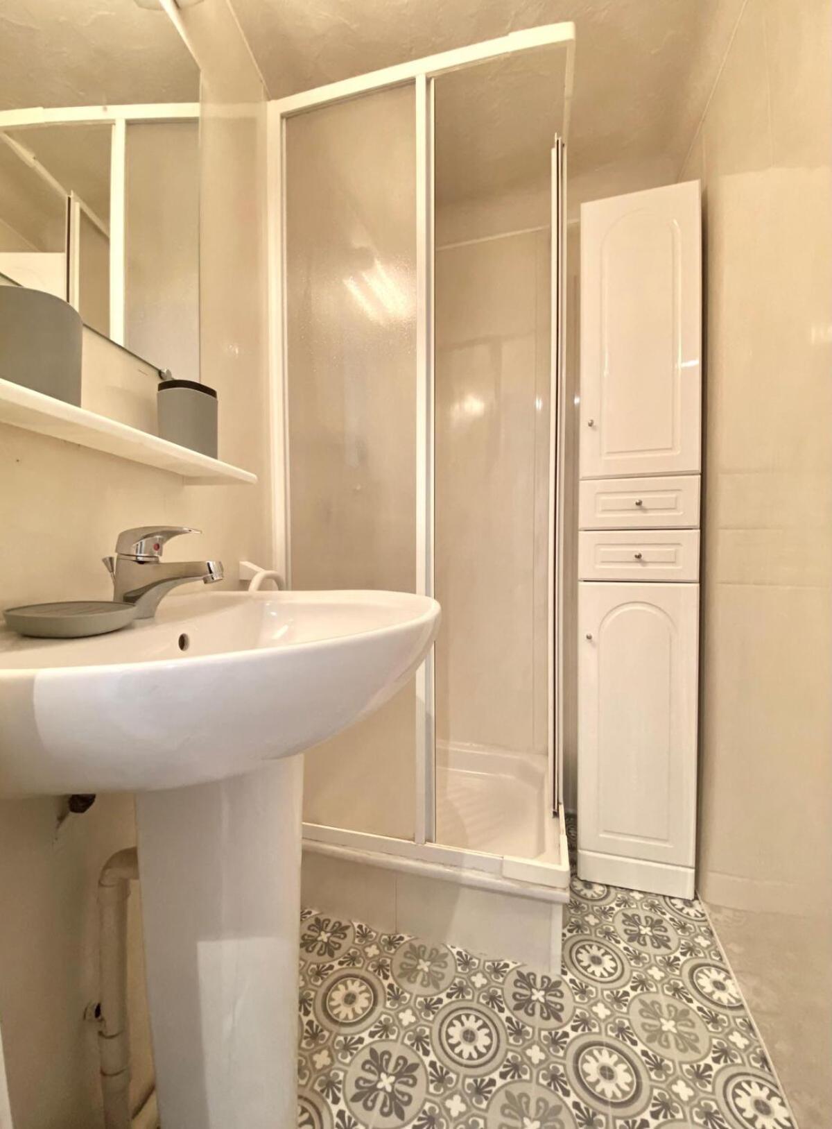 - 12f Apartment *